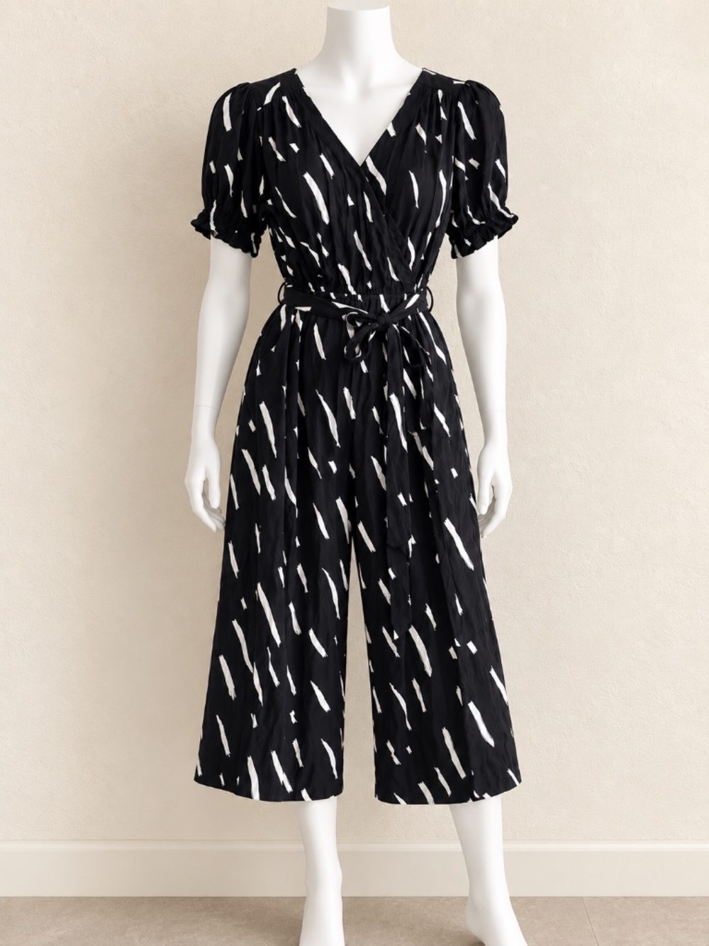 Loft Black & White Abstract Print Wide Leg Jumpsuit Petite LP Short Sleeve
